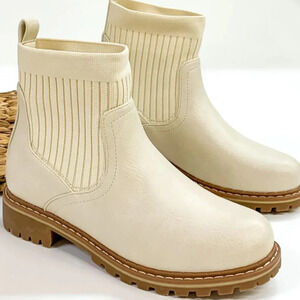 Boutique by Corky's size 6 white boots